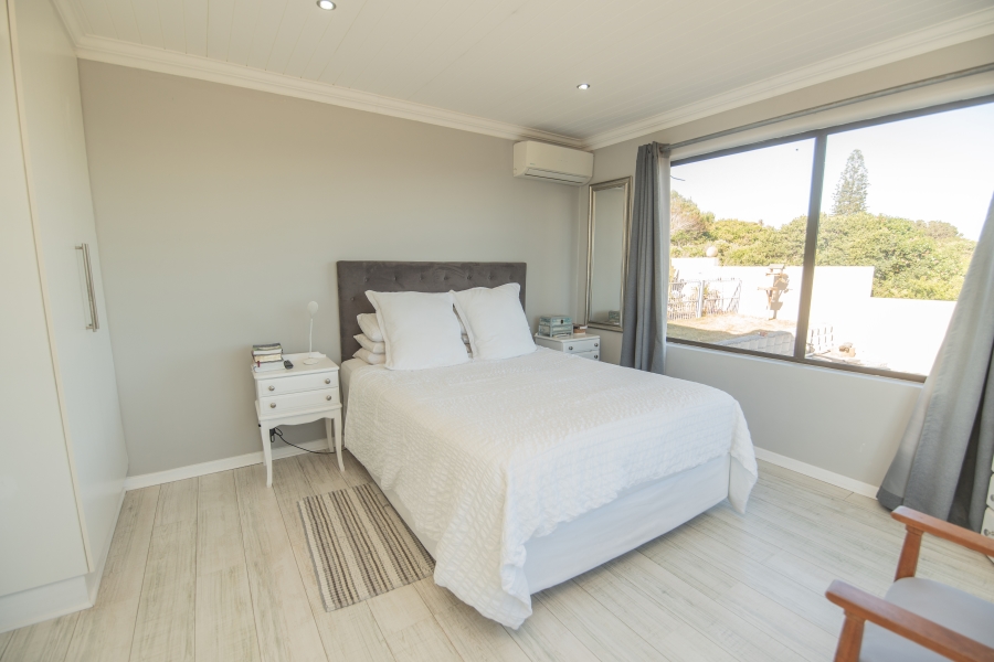 4 Bedroom Property for Sale in Clarendon Marine Eastern Cape